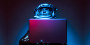 astronaut laptop 760x380